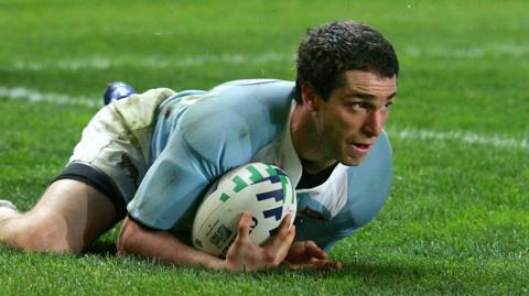 Argentine rugby player Federico Martin Aramburu scoring a try at Rugby World Cup in 2007.