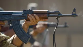 JMM नेता के घर के पास कमरे में मिला बॉडीगार्ड का शव, AK-47 से फायरिंग की आशंका