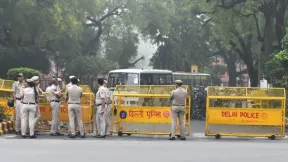 दिल्ली के गोविंदपुरी में फायरिंग और चाकूबाजी, 3 लोग घायल; पुरानी रंजिश की आशंका