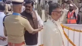 VIDEO: नंदी ध्वज पूजा के लिए CM शिवकुमार के पीछे जा रहे थे दलित मंत्री, पुलिस ने रोक दिया... फिर क्या हुआ?