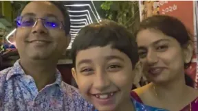 न महंगे कपड़े, न कोई शो ऑफ..दुर्गा पूजा घूमने निकली इस फैमिली की सादगी पर फिदा हुआ सोशल मीडिया, Video 