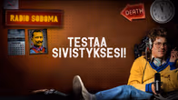Kalevi Tuoninen (Antti Holma) istuu studiossaan jalat leveästi pöydällä tuijottaen kameraan. Kuvaan lisätty teksti: testaa sivistyksesi!