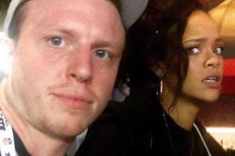 34 of the worst moments people asked celebrities for a photo