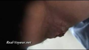 Dívka 18+ se vykaká ve vlaku