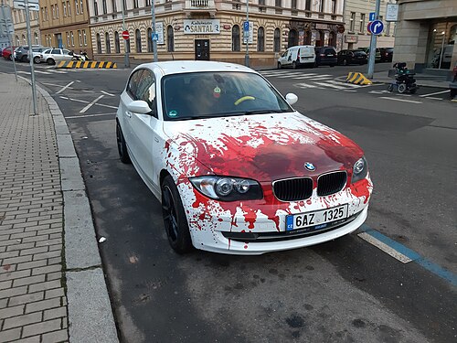 Relativně snadná forma tuningu je realizovatelná pomocí speciální fólie s motivem.
