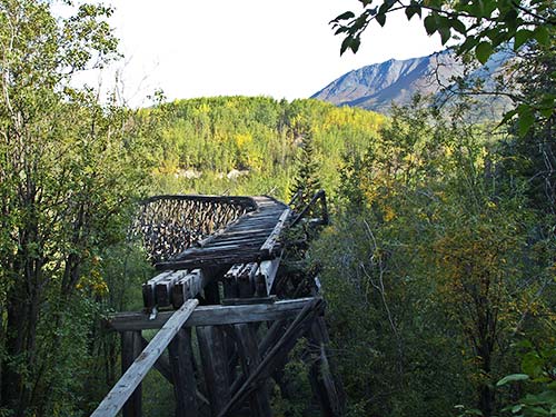 zerfallene Eisenbahnbrücke